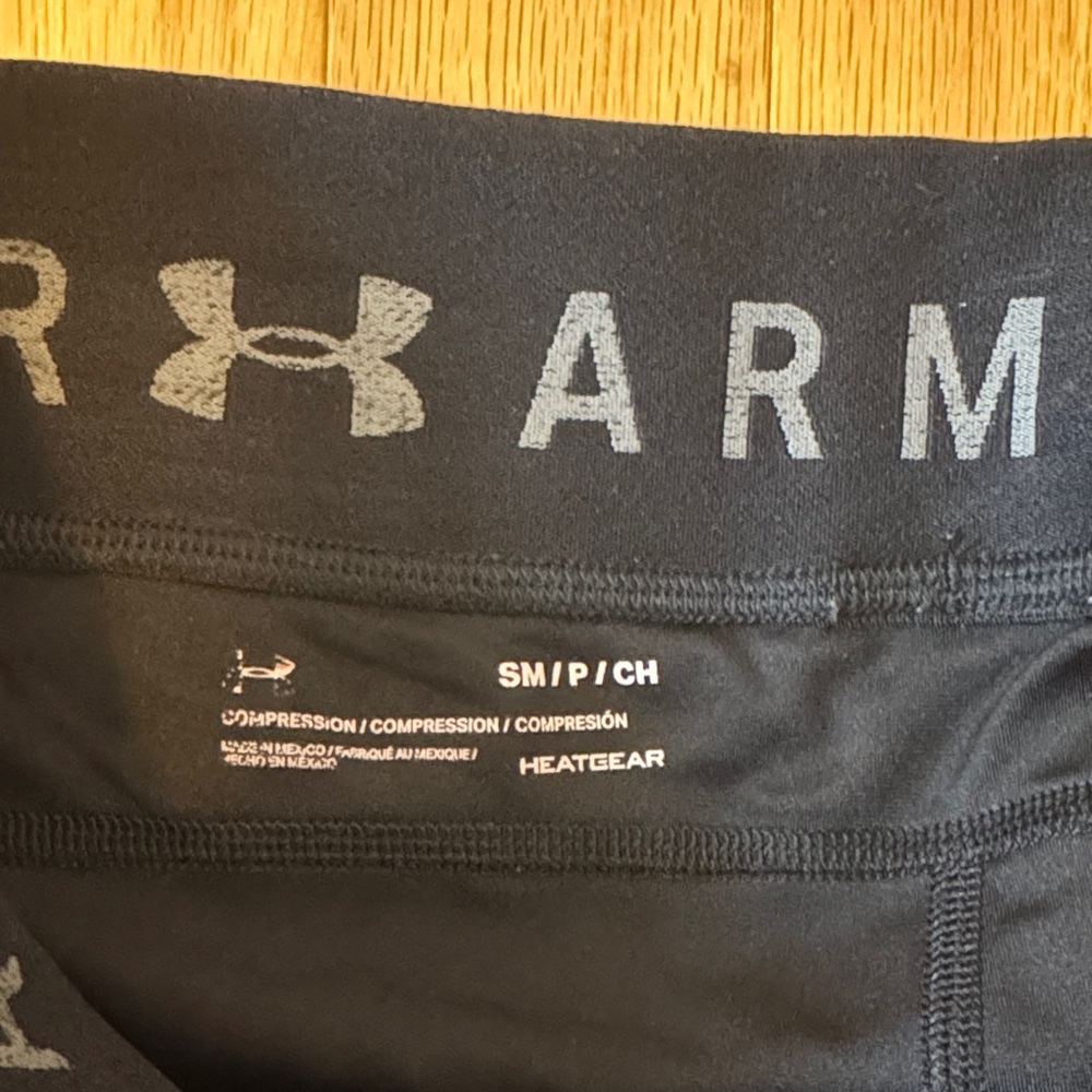 Under Armour Women's Black Compression Leggings - Picture 2 of 2